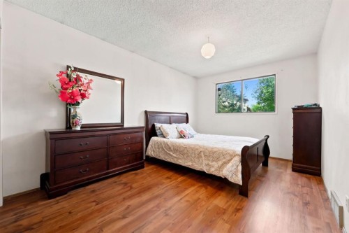 4308 38 Street Ne, Calgary, AB 