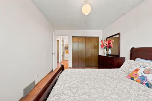 4308 38 Street Ne, Calgary, AB 