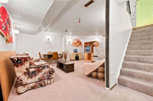 4308 38 Street Ne, Calgary, AB 