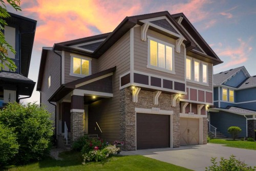 1065 Hillcrest Lane SW Airdrie, AB T4B 3R6