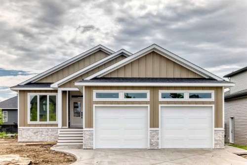 31 Williams Avenue  Olds, AB T4H 0B6