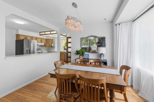 331 Queensland Circle Se, Calgary, AB - Indoor Photo Showing Dining Room