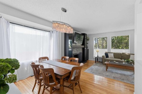 331 Queensland Circle Se, Calgary, AB - Indoor Photo Showing Dining Room