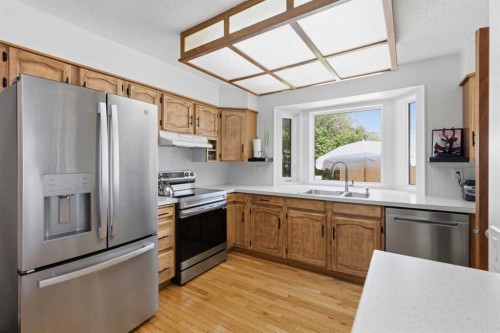 331 Queensland Circle Se, Calgary, AB - Indoor Photo Showing Kitchen With Stainless Steel Kitchen With Double Sink
