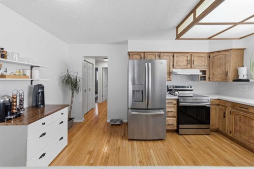 331 Queensland Circle Se, Calgary, AB - Indoor Photo Showing Kitchen