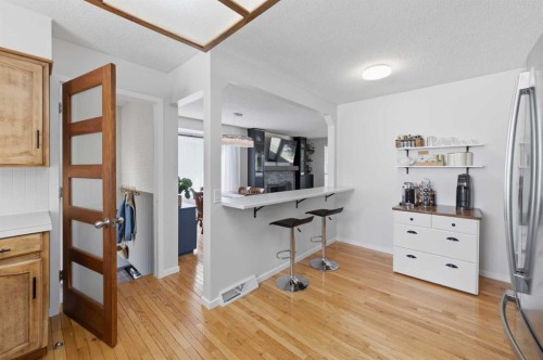 331 Queensland Circle Se, Calgary, AB - Indoor