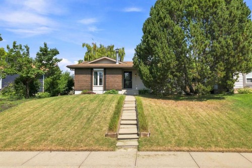 331 Queensland Circle Se, Calgary, AB - Outdoor