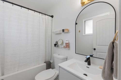 331 Queensland Circle Se, Calgary, AB - Indoor Photo Showing Bathroom