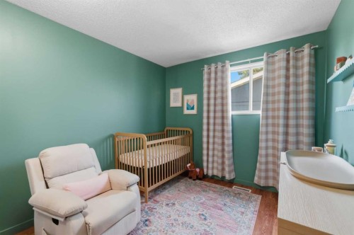 331 Queensland Circle Se, Calgary, AB - Indoor
