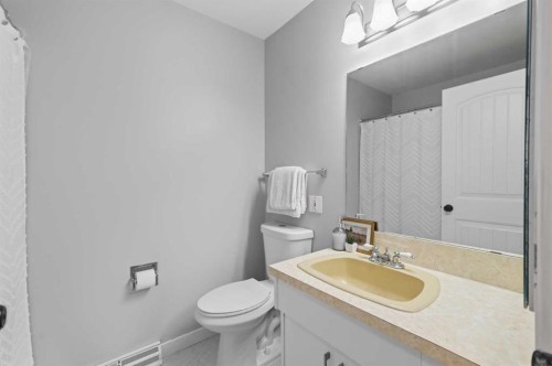 331 Queensland Circle Se, Calgary, AB - Indoor Photo Showing Bathroom