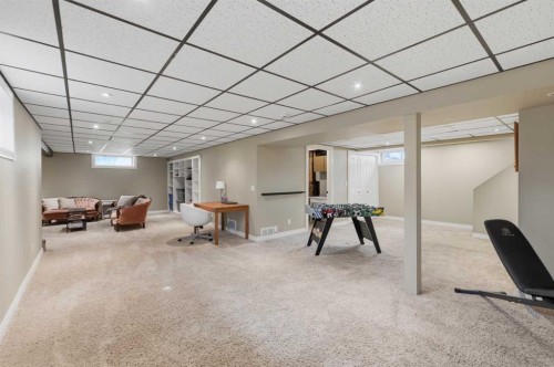 331 Queensland Circle Se, Calgary, AB - Indoor