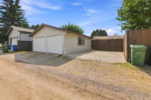 331 Queensland Circle Se, Calgary, AB - Outdoor With Exterior