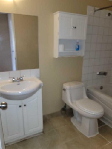209-1712 38 Street SE Calgary, AB T2A 1H1