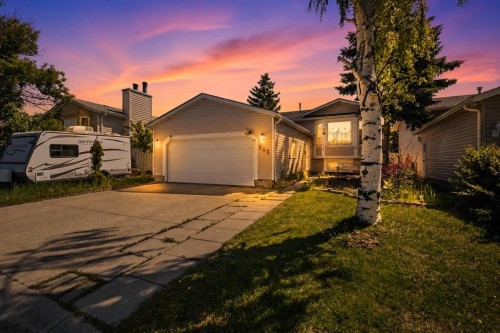 143 Castlebrook Rise Ne, Calgary, AB 
