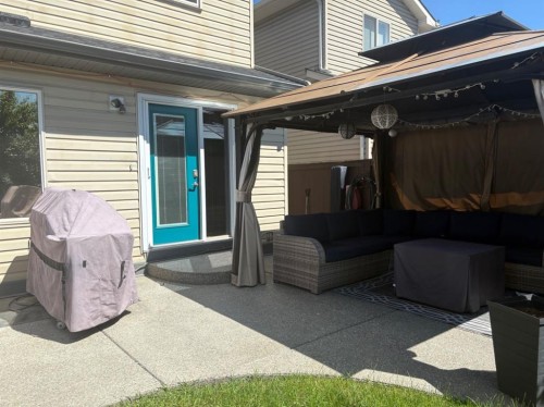 15 New Brighton Manor Se, Calgary, AB 