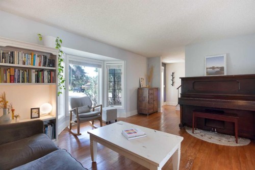 56 Deersaxon Circle Se, Calgary, AB - Indoor Photo Showing Living Room