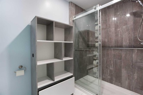 3627 Cedarille Drive Sw, Calgary, AB - Indoor Photo Showing Bathroom