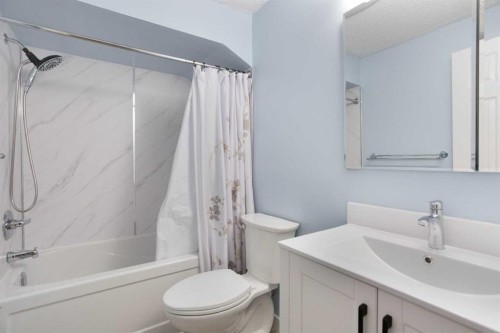 3627 Cedarille Drive Sw, Calgary, AB - Indoor Photo Showing Bathroom