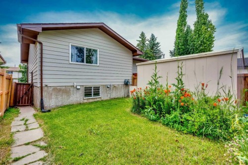 3627 Cedarille Drive Sw, Calgary, AB - Outdoor