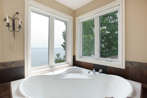 57-39408 Range Road 21, Rural Lacombe County, AB - Indoor Photo Showing Bathroom