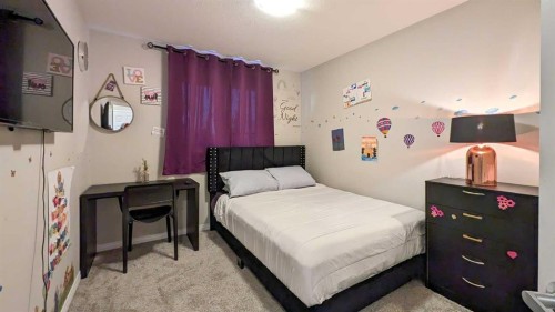 121 Carringvue Park Nw, Calgary, AB - Indoor Photo Showing Bedroom