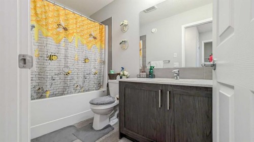 121 Carringvue Park Nw, Calgary, AB - Indoor Photo Showing Bathroom