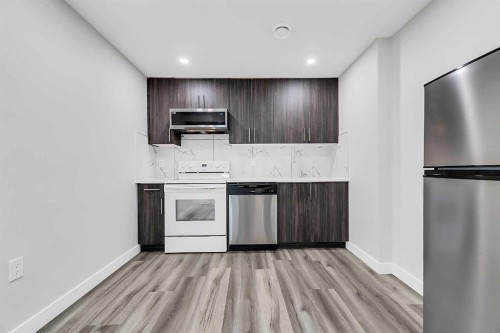 121 Carringvue Park Nw, Calgary, AB - Indoor Photo Showing Kitchen