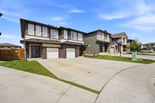 121 Carringvue Park Nw, Calgary, AB - Outdoor With Facade