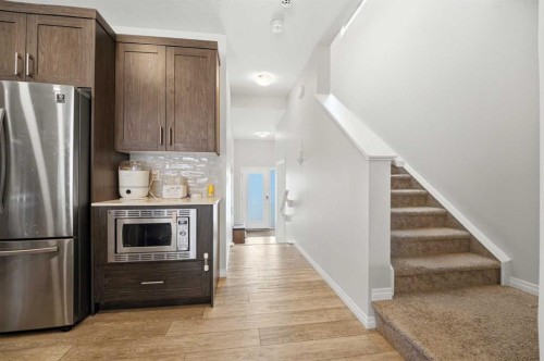 121 Carringvue Park Nw, Calgary, AB - Indoor Photo Showing Kitchen