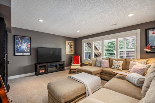 1213 Hillcrest Manor Estates, Strathmore, AB 