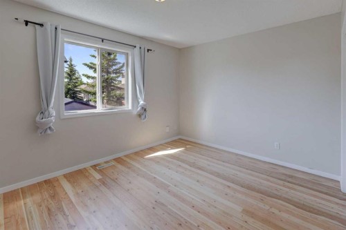 7 Canoe Close, Airdrie, AB 