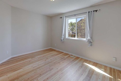 7 Canoe Close, Airdrie, AB 