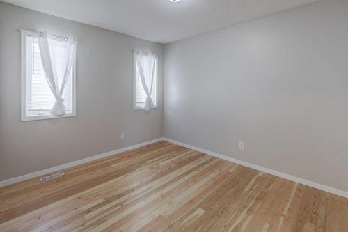 7 Canoe Close, Airdrie, AB 