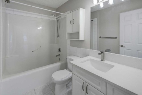 7 Canoe Close, Airdrie, AB 