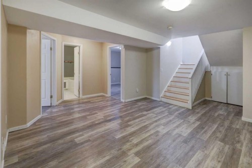 7 Canoe Close, Airdrie, AB 
