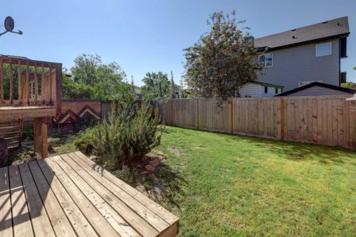 7 Canoe Close, Airdrie, AB 