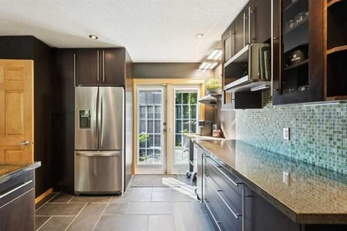 10220 Brookpark Boulevard Sw, Calgary, AB - Indoor Photo Showing Kitchen