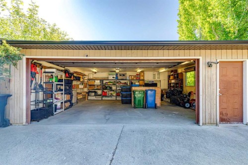 10220 Brookpark Boulevard Sw, Calgary, AB -  Photo Showing Garage