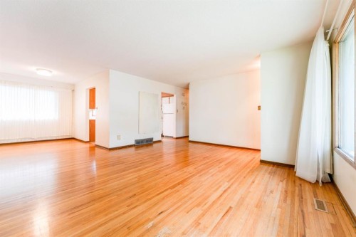 7511 Huntridge Crescent Ne, Calgary, AB 