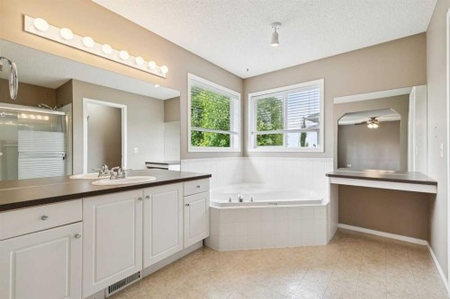 36 Valley Stream Close Nw, Calgary, AB 