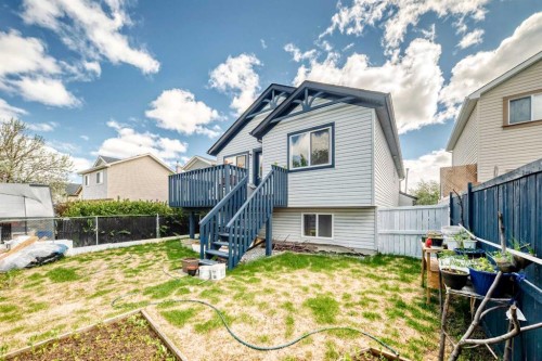 30 Covehaven View Ne, Calgary, AB 