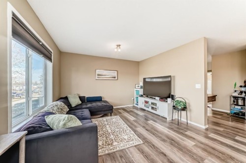 602-800 Yankee Valley Boulevard Se, Airdrie, AB - Indoor Photo Showing Living Room