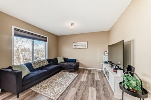 602-800 Yankee Valley Boulevard Se, Airdrie, AB - Indoor Photo Showing Living Room
