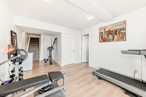 602-800 Yankee Valley Boulevard Se, Airdrie, AB - Indoor Photo Showing Gym Room
