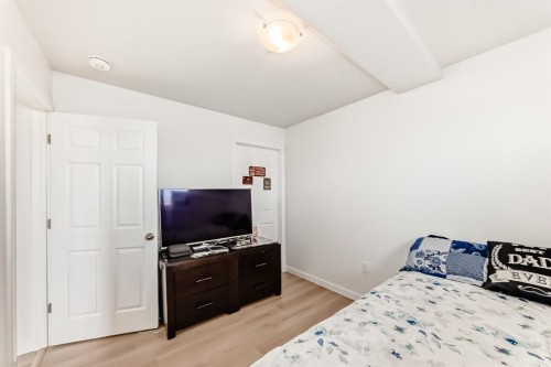 602-800 Yankee Valley Boulevard Se, Airdrie, AB - Indoor Photo Showing Bedroom
