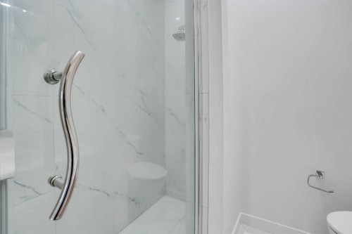 106-116 Saddlestone Heath Ne, Calgary, AB - Indoor Photo Showing Bathroom