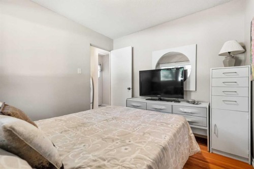 1102 Lake Christina Way Se, Calgary, AB 