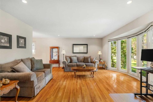 1102 Lake Christina Way Se, Calgary, AB 