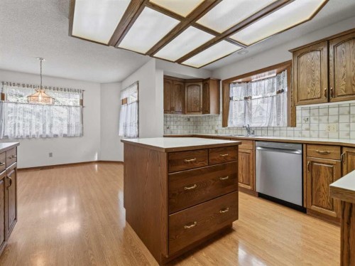 92 Scandia Hill Nw, Calgary, AB 