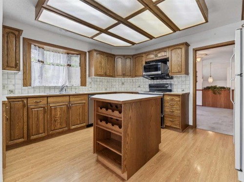 92 Scandia Hill Nw, Calgary, AB 